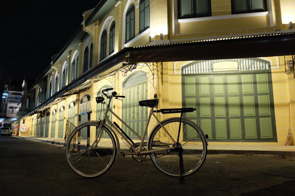 Old Capital Bike Inn - Sha Certified Бангкок Экстерьер фото